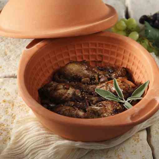 Chicken drumsticks in a ceramic pot with r
