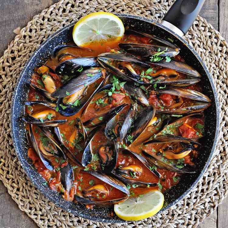 Spanish Mussels with Paprika - Tomatoes