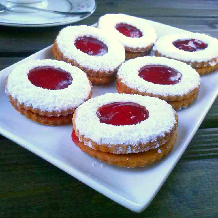 Cookies with jam.