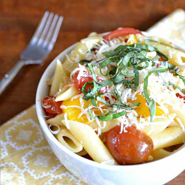 Easy 15 Minute Tomato Basil Pasta