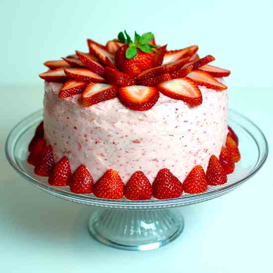 4 Layers Fresh Strawberry Cake