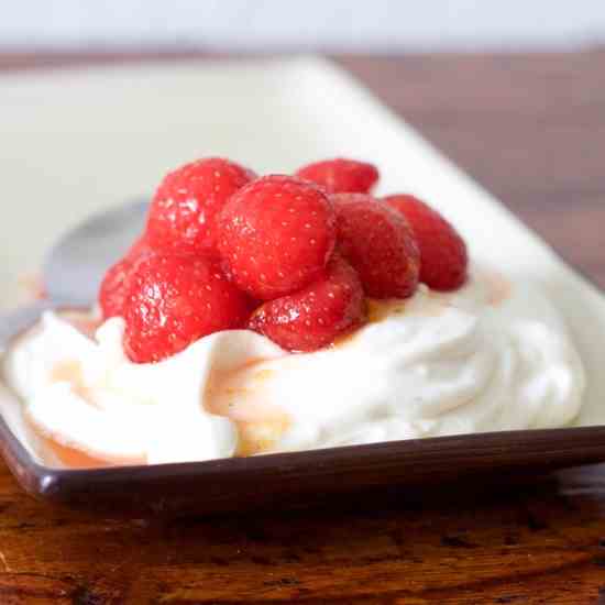 Strawberries with vanilla mascarpone cream