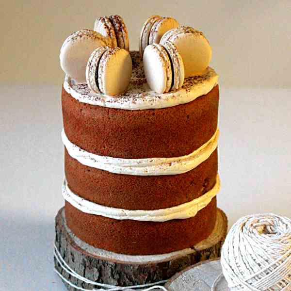 Espresso cake with espresso macarons