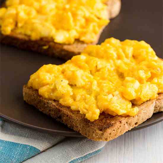 Perfect Scrambled Eggs with Cheese