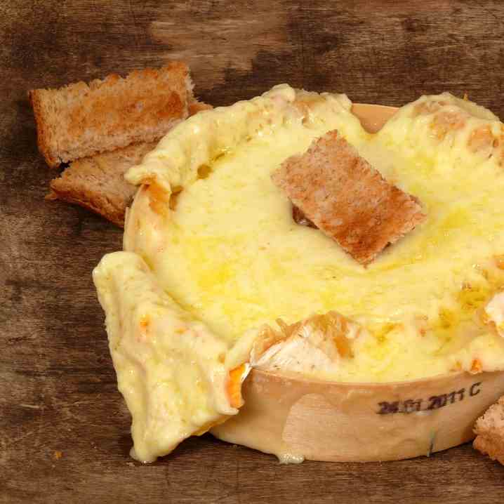 Airfryer baked camembert cheese w- soldier