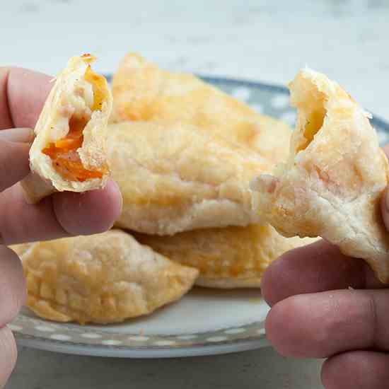 Mini ham and vegetable pastry puffs