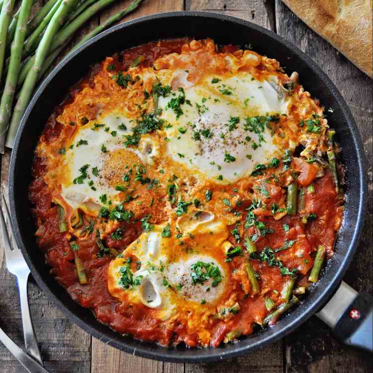 Spanish Eggs with Tomatoes - Asparagus