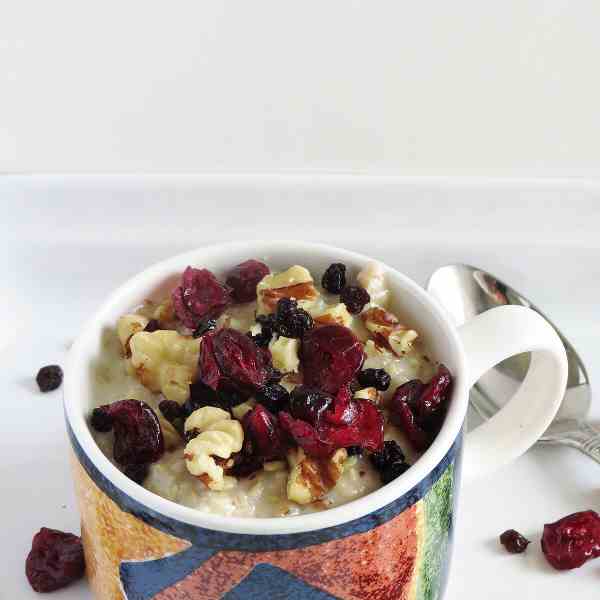 Maple oatmeal with walnuts & fruits
