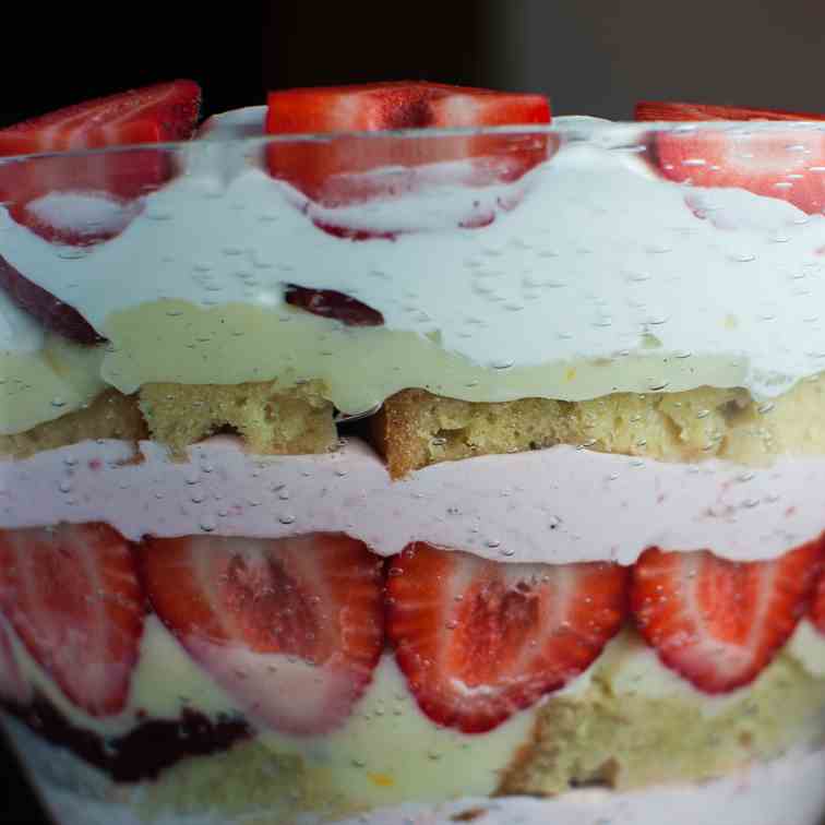 traditional berry trifle