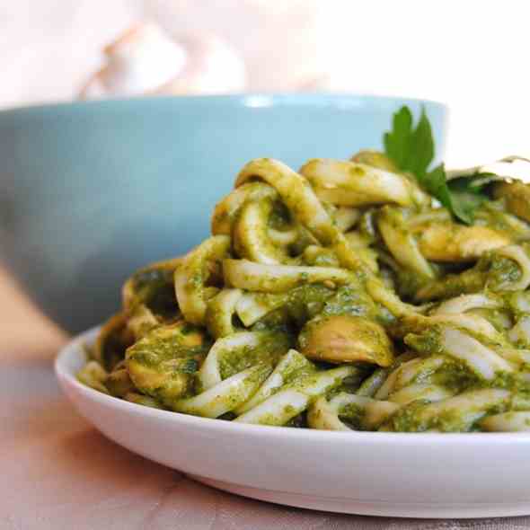 Noodles with green sauce