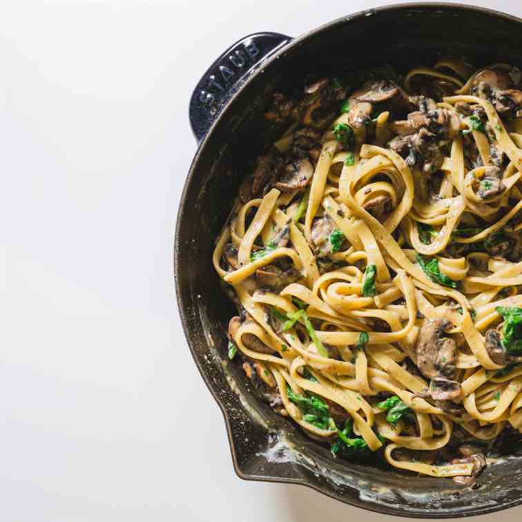 Creamy Spinach and Mushroom Pasta Recipe