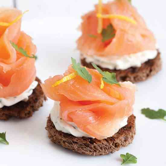 Smoked salmon with herb cheese toast