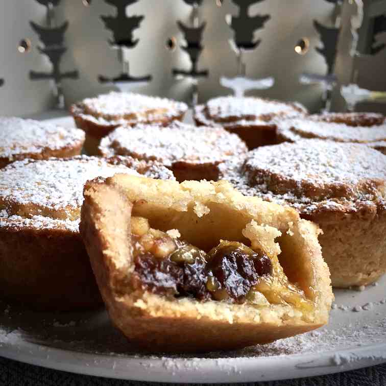 Traditional mince pies