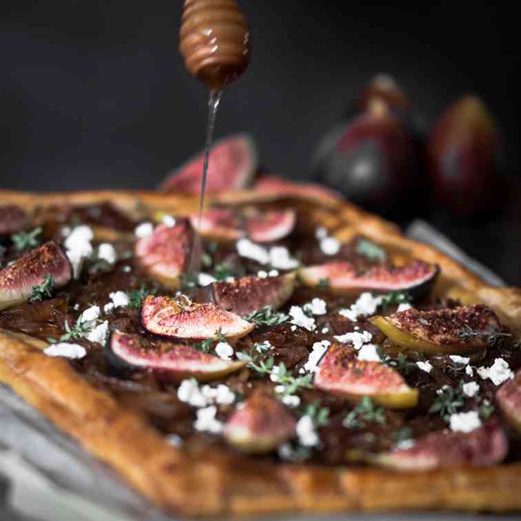 Caramelized onion tart with roasted figs