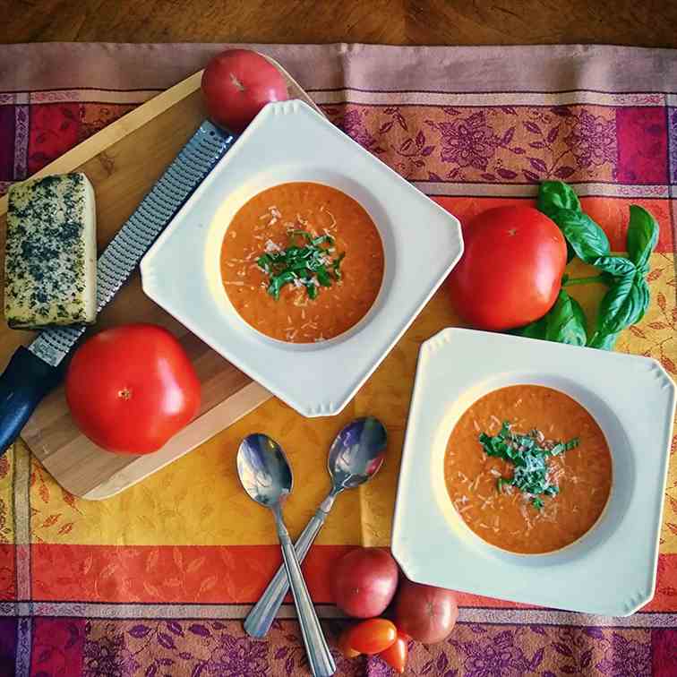 FIRE-ROASTED TOMATO AND RED PEPPER SOUP