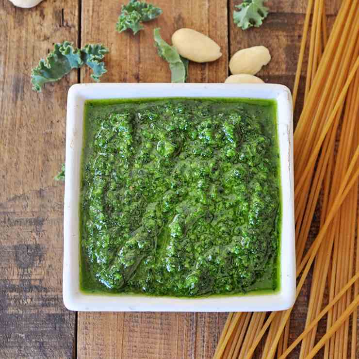 Vegan Pesto Recipe with Kale - Almonds 