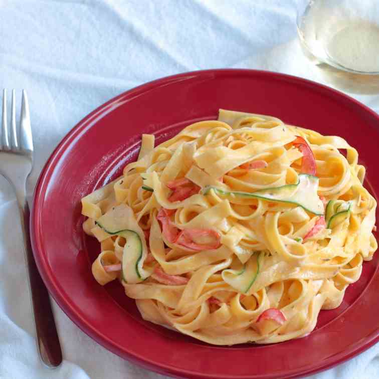 Creamy Fettuccine with Vegetables Ribbons