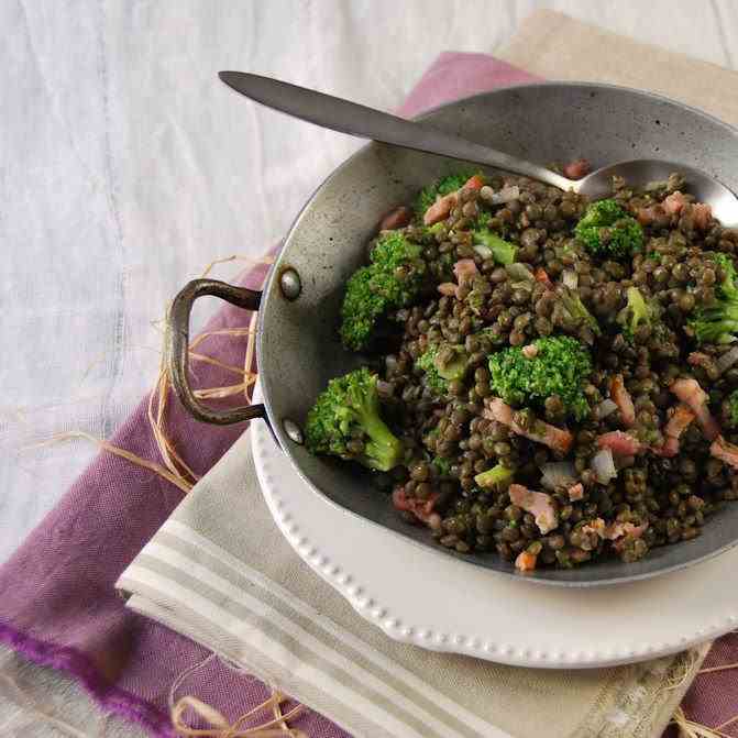 Green lentils with broccoli