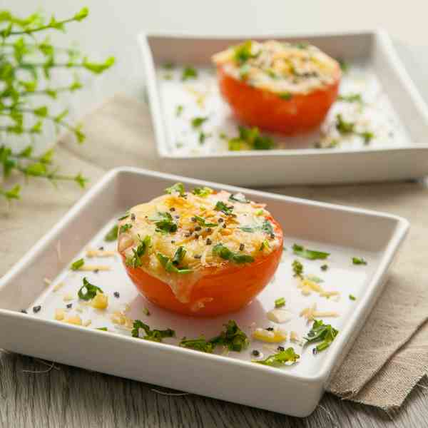 Baked Egg in Tomato Cup