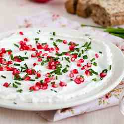 Creamy goatcheese with pomegranate