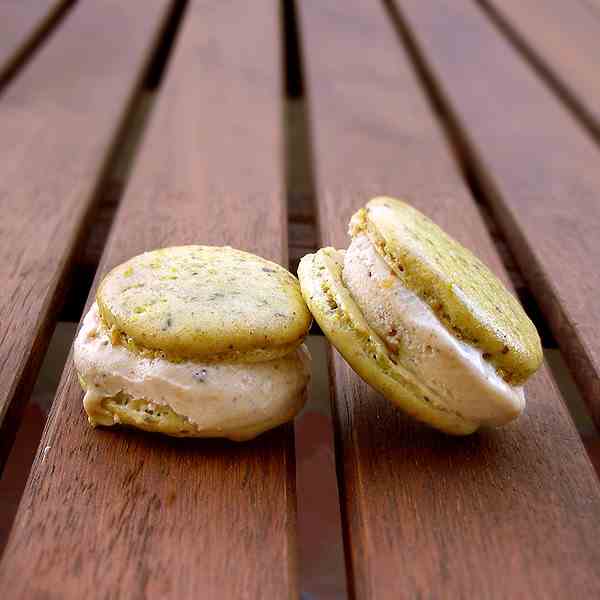 pistachio ice cream macaron sandwiches