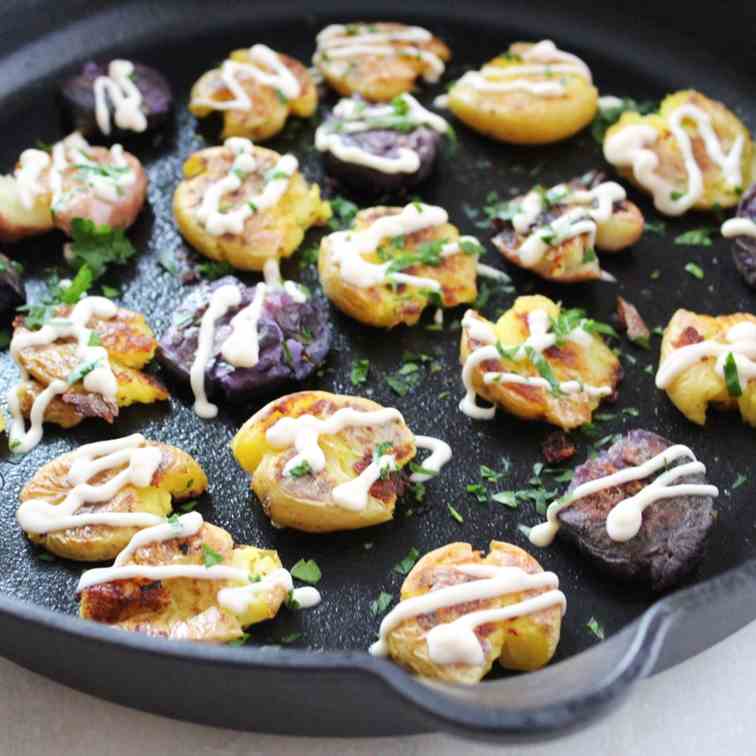 Smashed potatoes with spicy vegan aioli