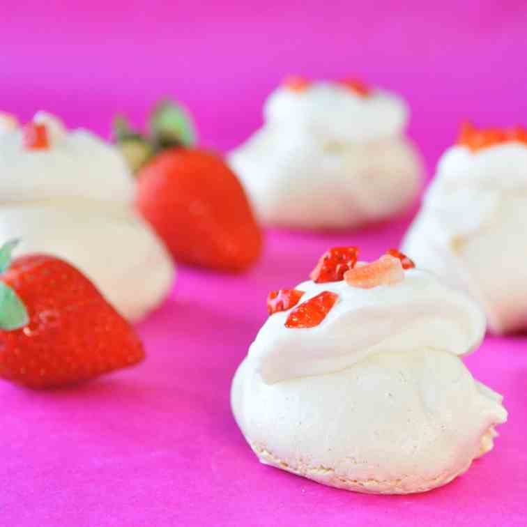 Rose meringues with strawberries
