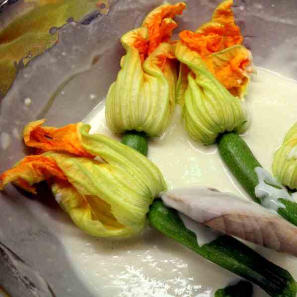 Zucchini flowers in Batter