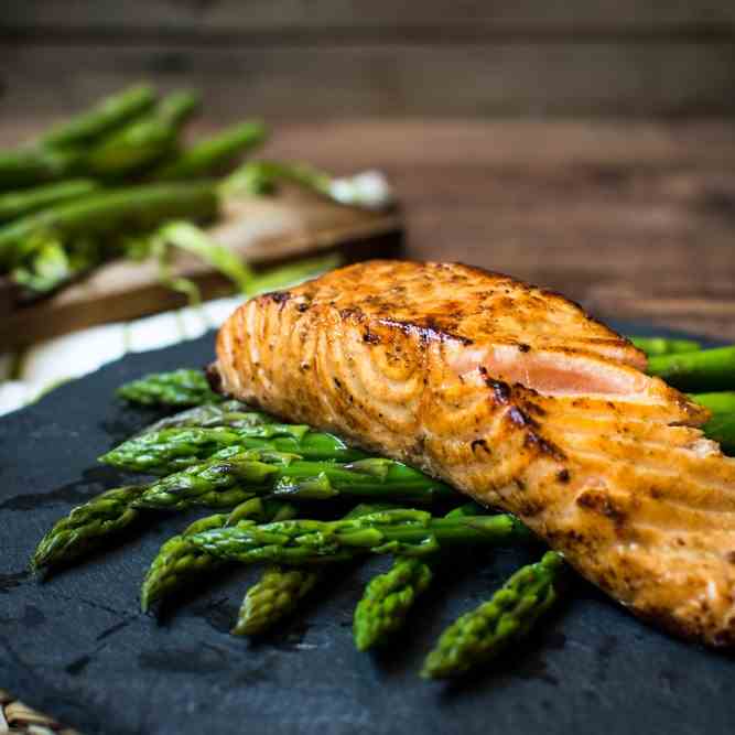 Pan seared salmon with asparagus