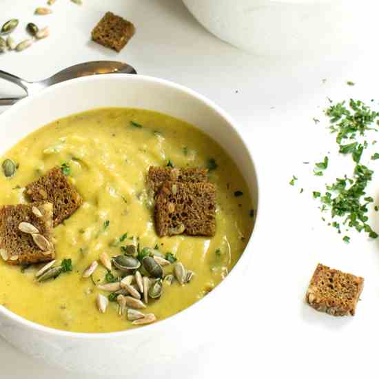 Vegan Potato Soup - Ready in 35 mins