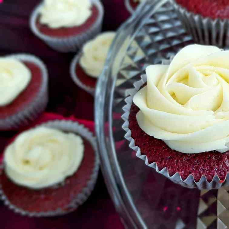 Red velvet cupcakes with frosting 