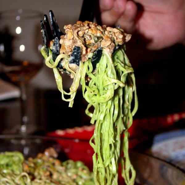 Spinach Noodles with Porcini Chicken Sauce