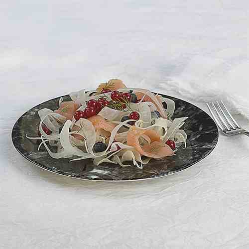 Fennel salad with smoked salmon and berrie