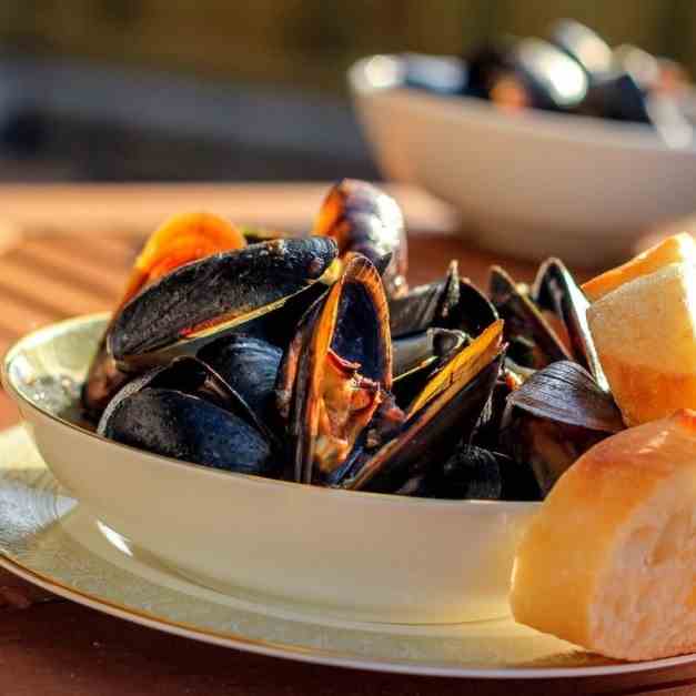 Cozze alla marinara (Sailor-style mussels)