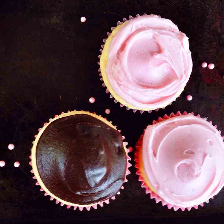 Pretty pink and chocolate cupcakes