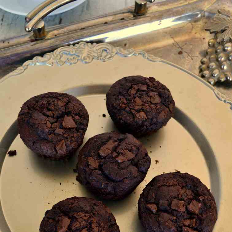 Vegan beetroot chocolate muffins
