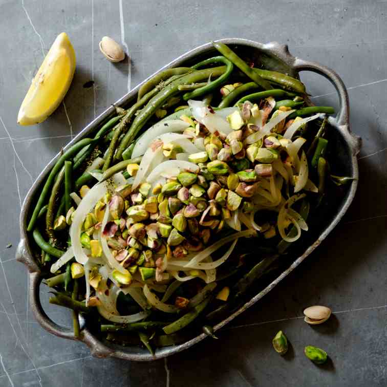 Green Beans with Garlic and Pistachios