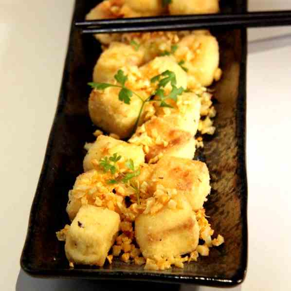 Chinese fried Tofu with crispy Garlic