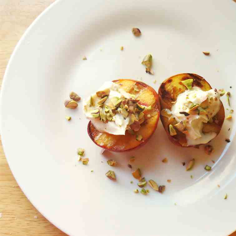 Grilled Peaches with Whipped Mascarpone