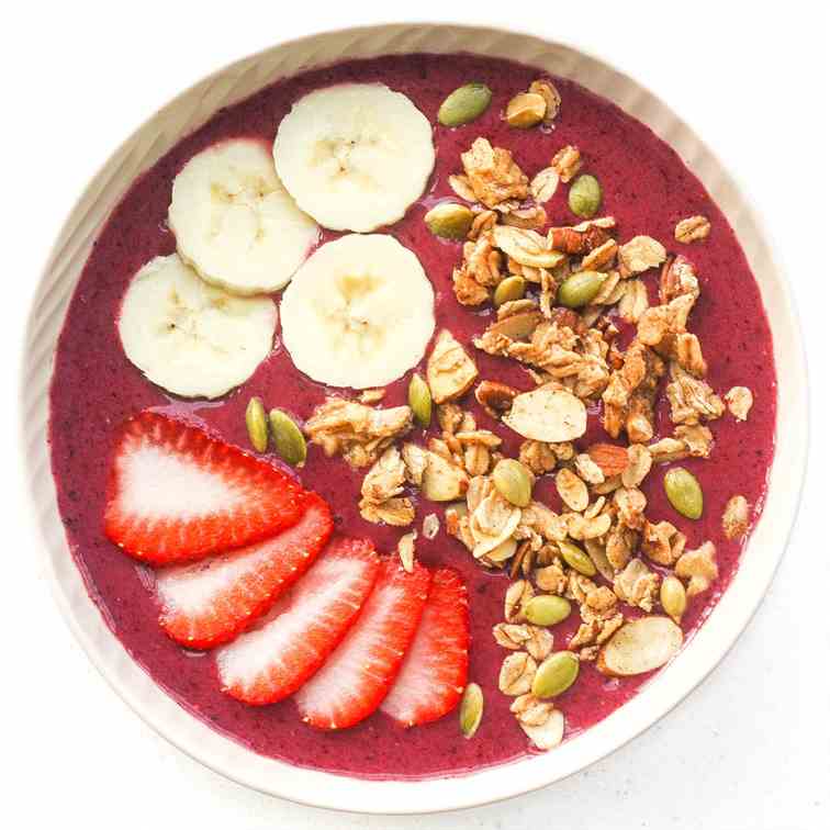 5-Minute Super Berry Smoothie Bowl