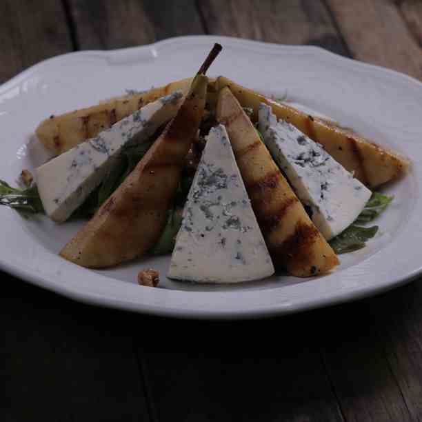 Salad With Grilled Pear, Blue Cheese And W