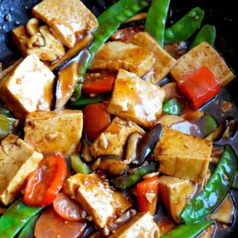 QUICK AND EASY BRAISED TOFU (Hongshao Dofu