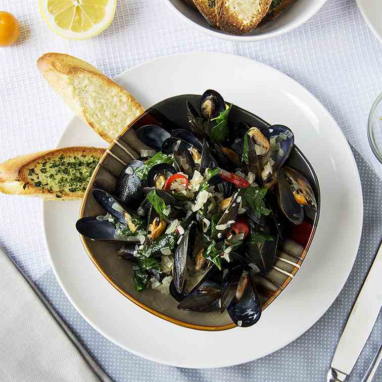 Spicy Mussels with Cherry Peppers