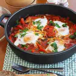 Eggs with tomatoes, red peppers & bacon