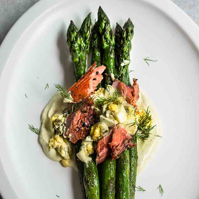 Asparagus with smoked salmon and gribiche