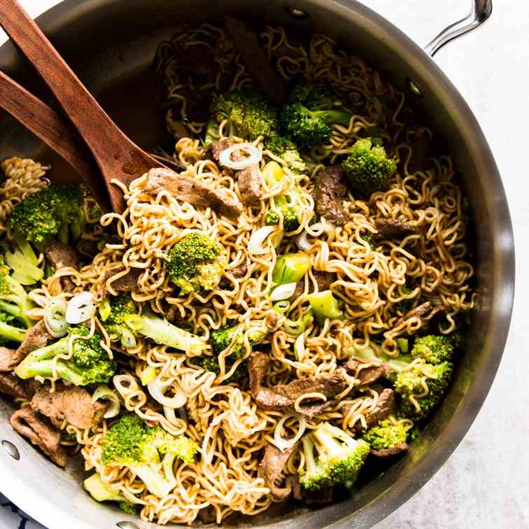 30 Minute Beef and Broccoli Ramen Stir Fry