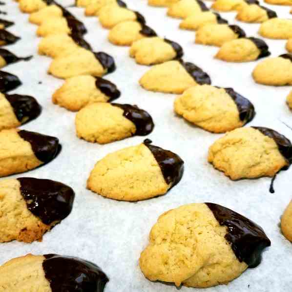 Vanilla Drop Cookies with Chocolate