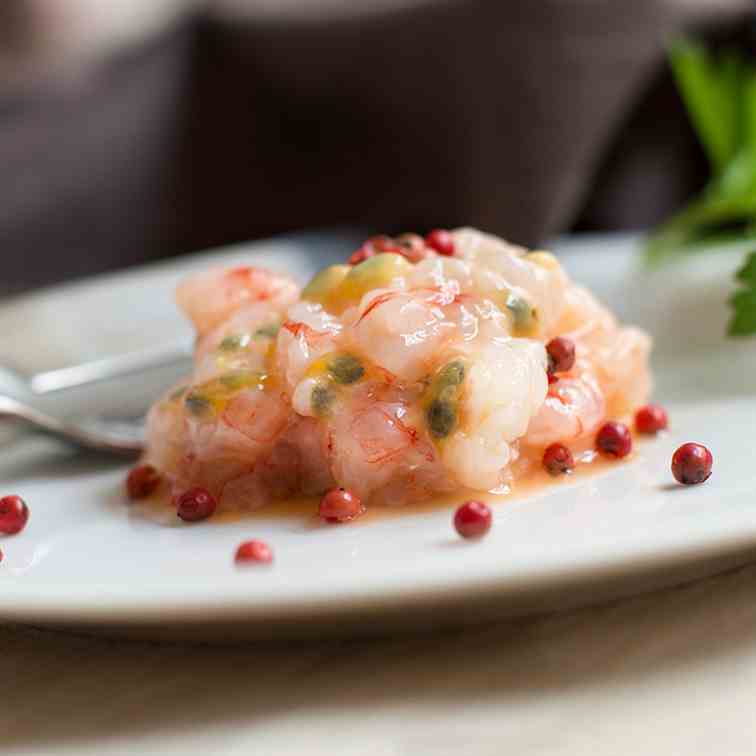 Raw shrimps and scampi tartare italian