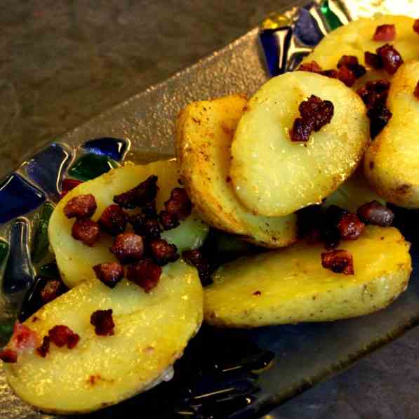 Pan-fried Potato halves with bacon