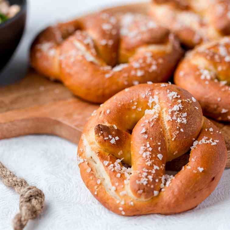 Pretzels with cheese dip